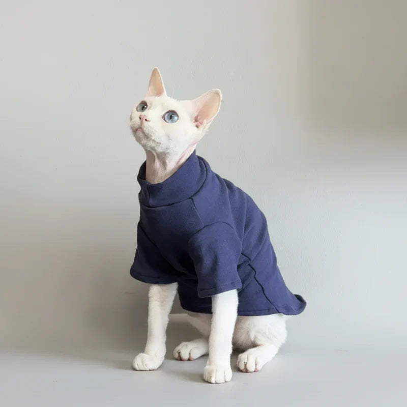 Sweat confortable pour chat en bleu marine avec col montant et coupe ajustée