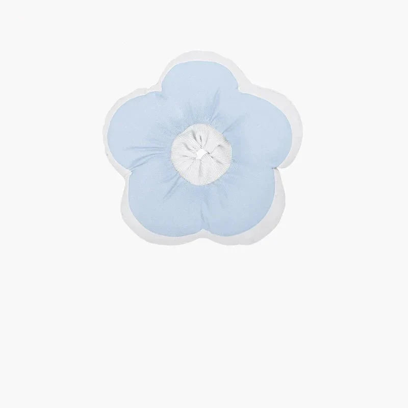 Collerette imperméable pour chat en forme de fleur bleue conçue par Oscar et Plume