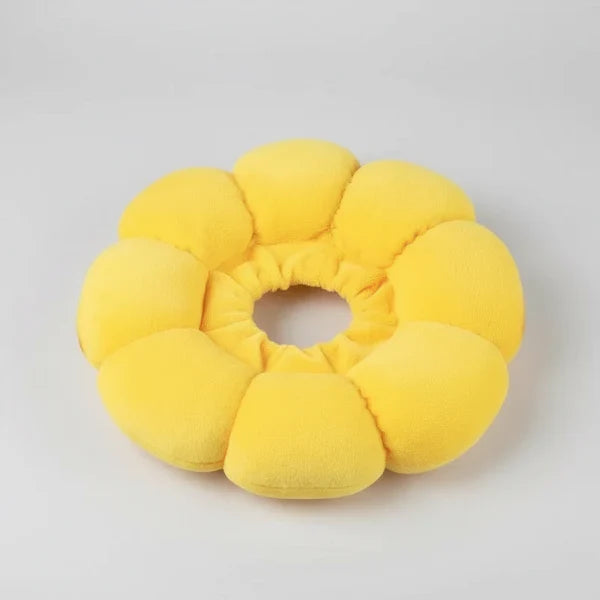 Collerette protection chat douce jaune en forme de fleur pour éviter que le chat se lèche