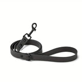 Laisse imperméable pour chien en noir avec mousqueton robuste de la marque Oscar et Plume