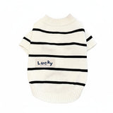Pull rayé pour chien blanc avec bandes noires et étiquette Lucky de Oscar et Plume