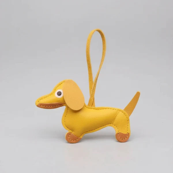 Porte-clés teckel cuir jaune avec des détails en cuir marron pour les amoureux des chiens