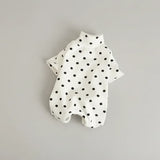 T-shirt en coton doux pour teckel à pois noirs sur fond blanc, idéal pour le confort de votre animal.